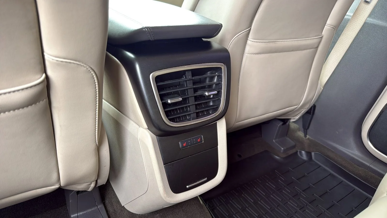 Used 2019 Red Lincoln Reserve image 27