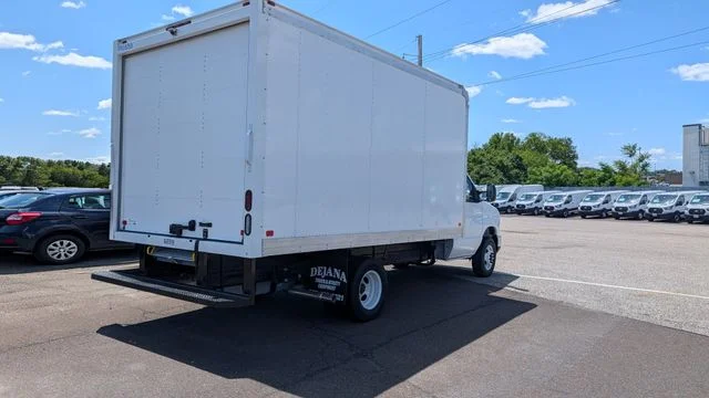 New 2027 Oxford White Ford E-450 DRW image 7