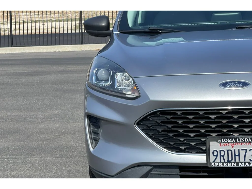 Used 2022 ICONIC SILVER Ford SE image 42