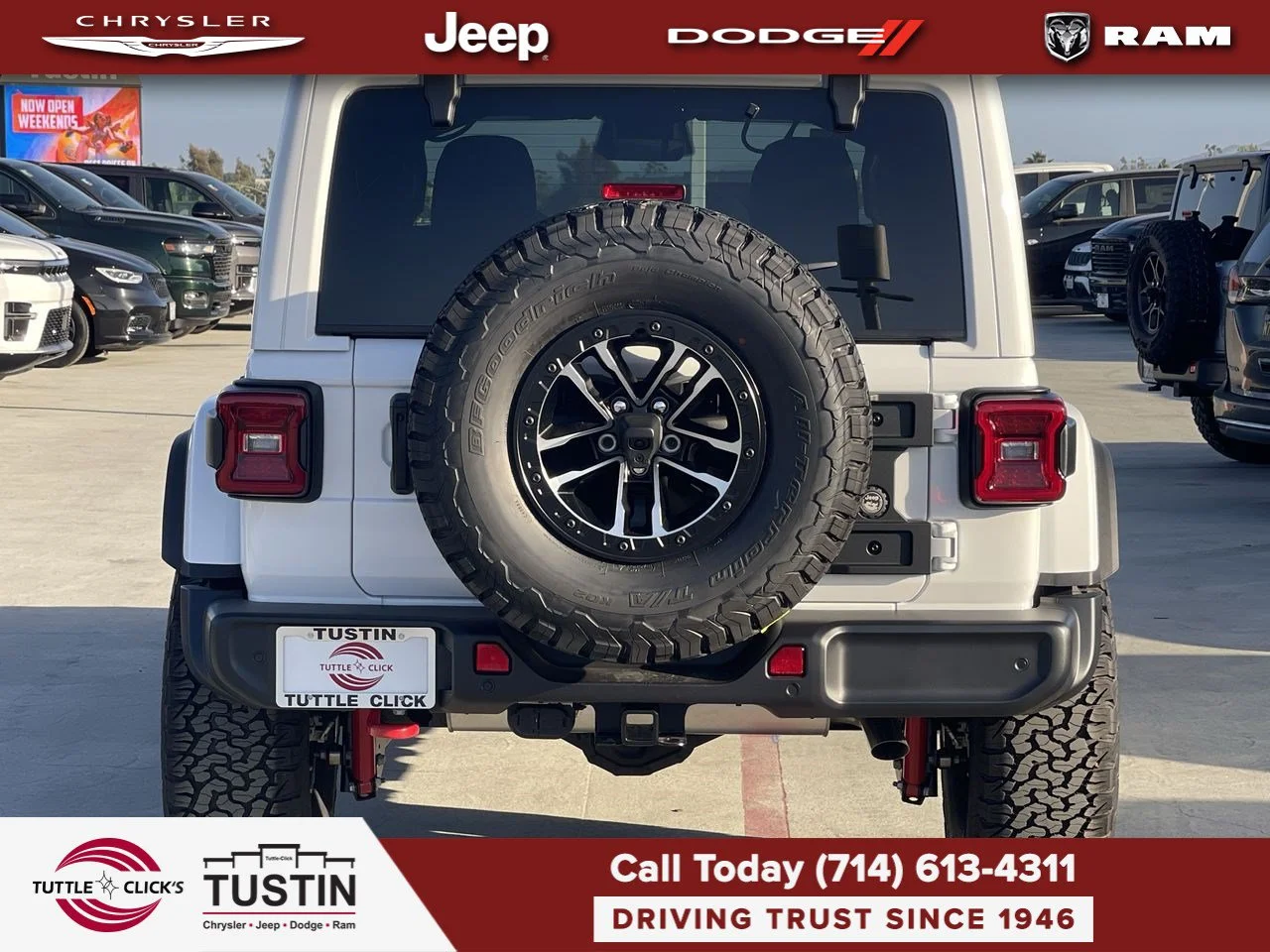 New 2027 Bright White Clear-Coat Paint Jeep Rubicon image 11