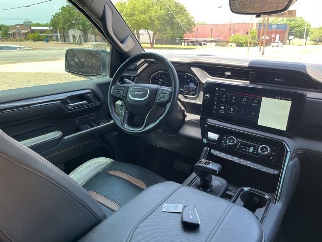 Used 2024 White GMC AT4 image 28