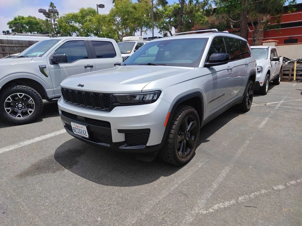 Used 2021 Silver Jeep Altitude image 20