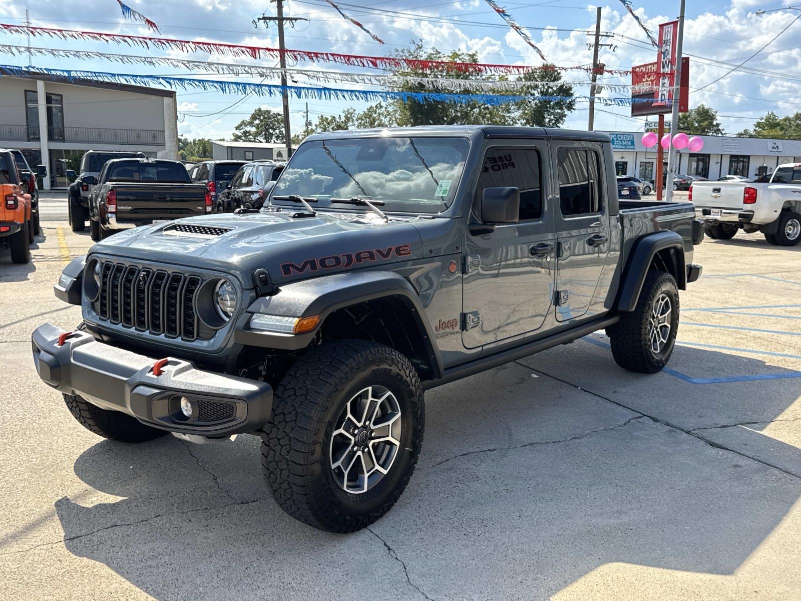 Used 2025 Anvil Clearcoat Jeep Mojave image 3