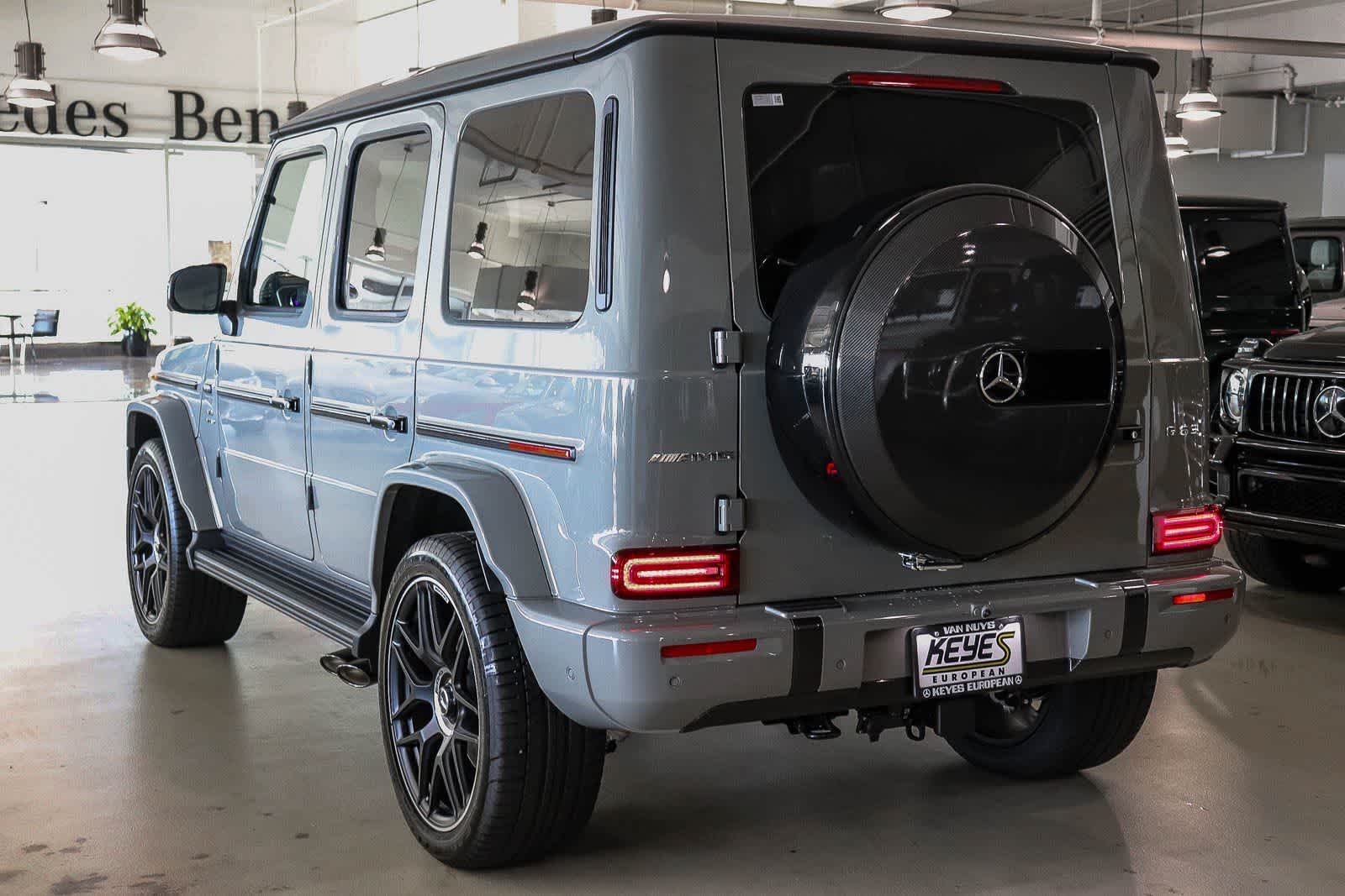 New 2027 MANUFAKTUR Arabian Grey Non- Metallic Mercedes-Benz AMG® G 63 image 2