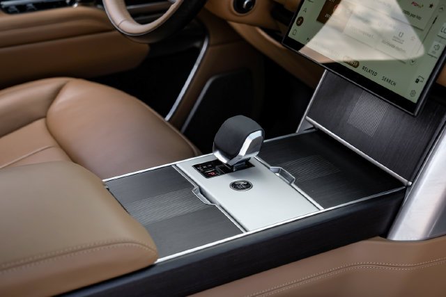 Used 2025 Gray Land Rover Autobiography image 35