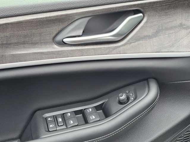New 2026 Silver Zynith Exterior Paint Jeep Altitude image 37