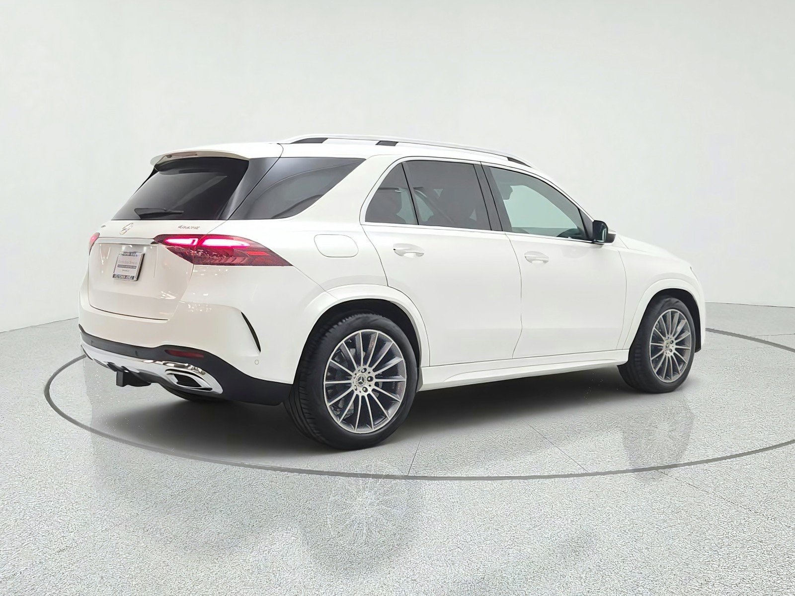 Certified Used 2024 MANUFAKTUR Diamond White Metallic Mercedes-Benz GLE 450 4MATIC® SUV image 5