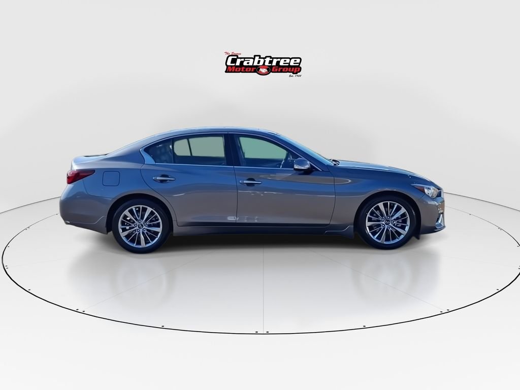 Used 2023 Gray INFINITI LUXE image 9