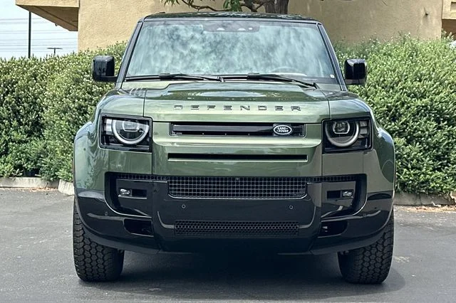 New 2026 Woolstone Green Land Rover X-Dynamic SE image 8