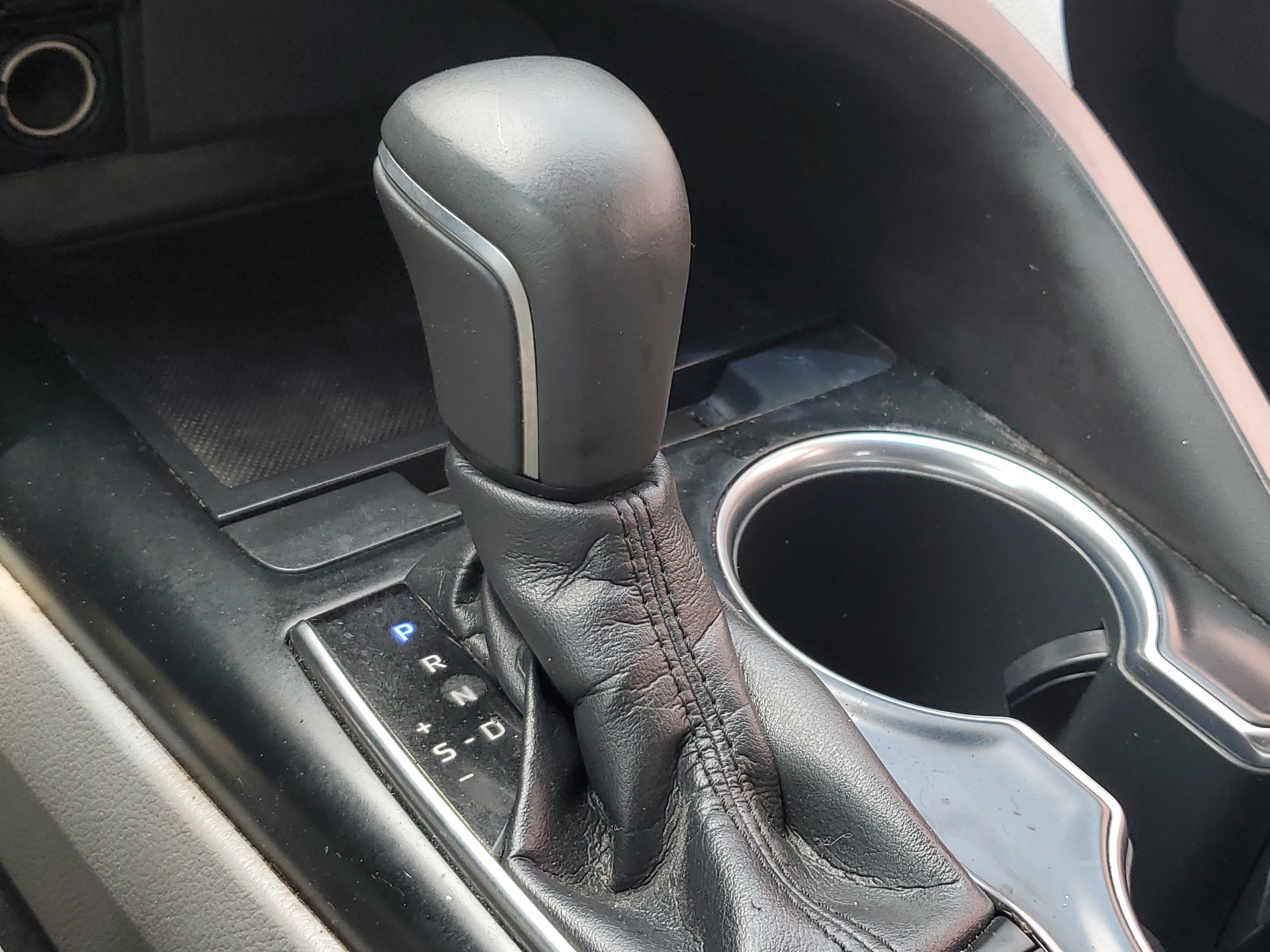 Used 2018 Midnight Black Metallic Toyota XLE image 31