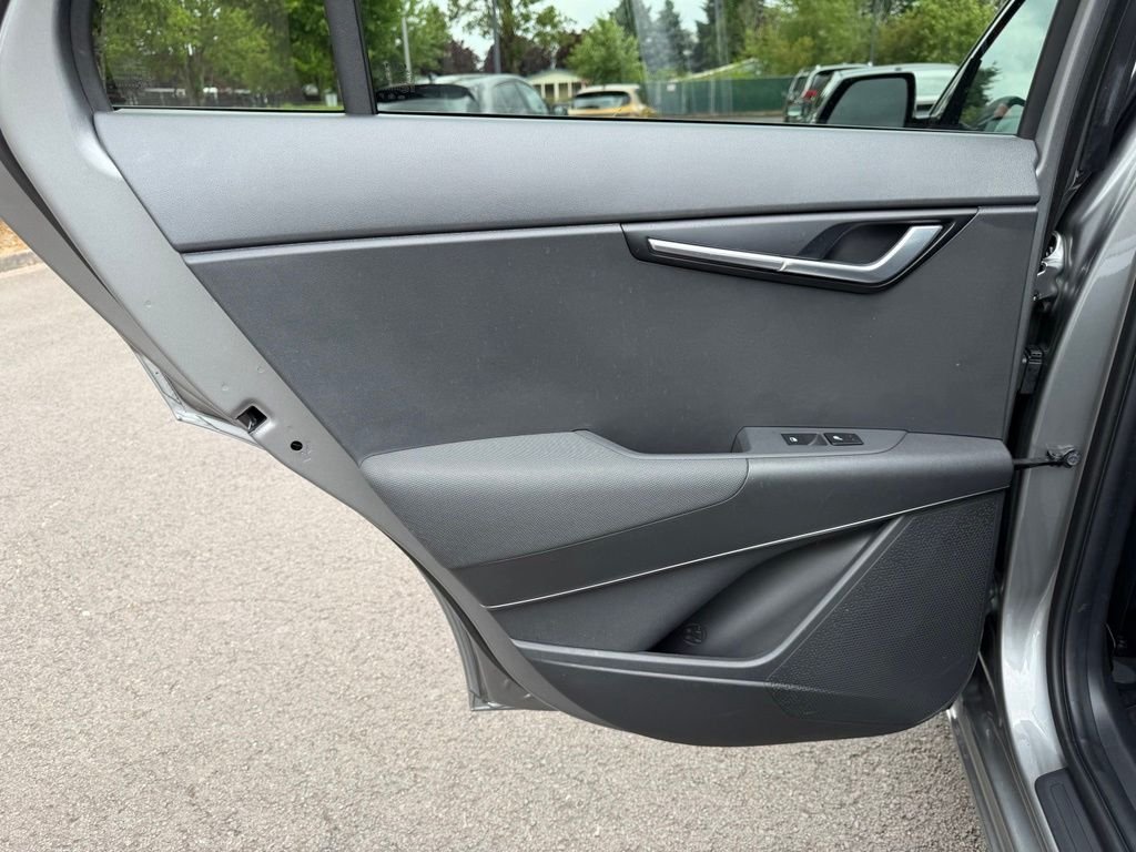 Used 2023 Steel Gray Kia Wind image 30