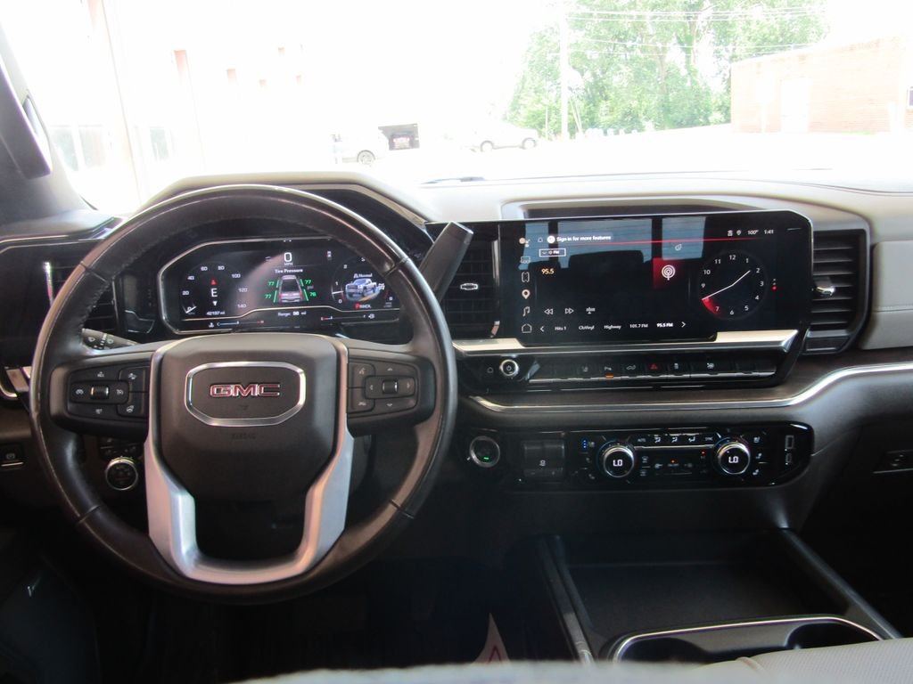 Used 2025 White GMC SLT image 5
