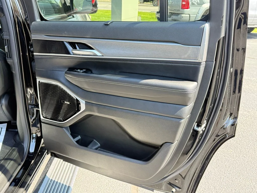 New 2026 High Gloss Black Exterior Paint Jeep Limited Reserve image 27