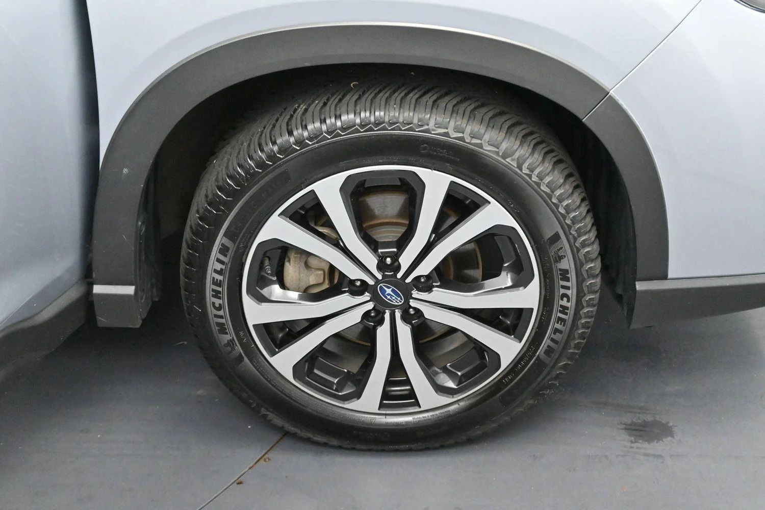 Used 2020 Ice Silver Metallic Subaru Limited image 34