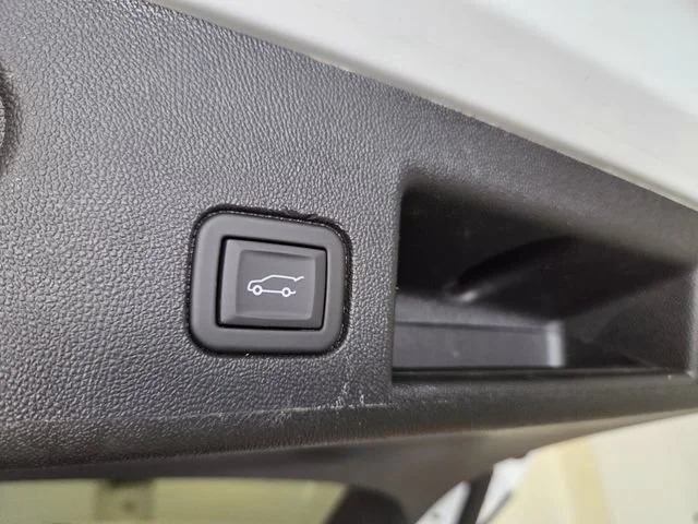 Used 2022 Summit White Chevrolet RS image 16