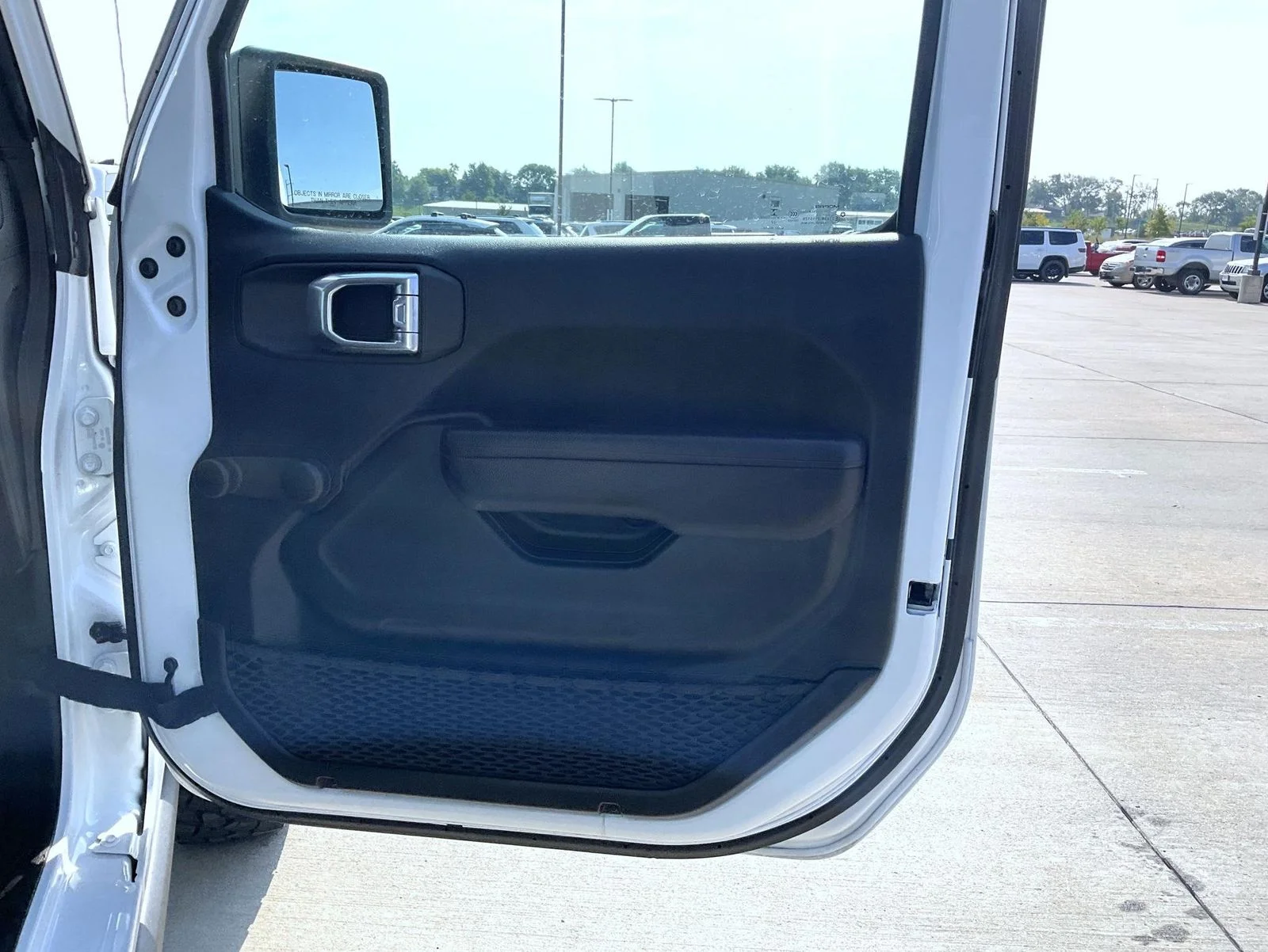 Used 2022 White Jeep Unlimited Willys image 17