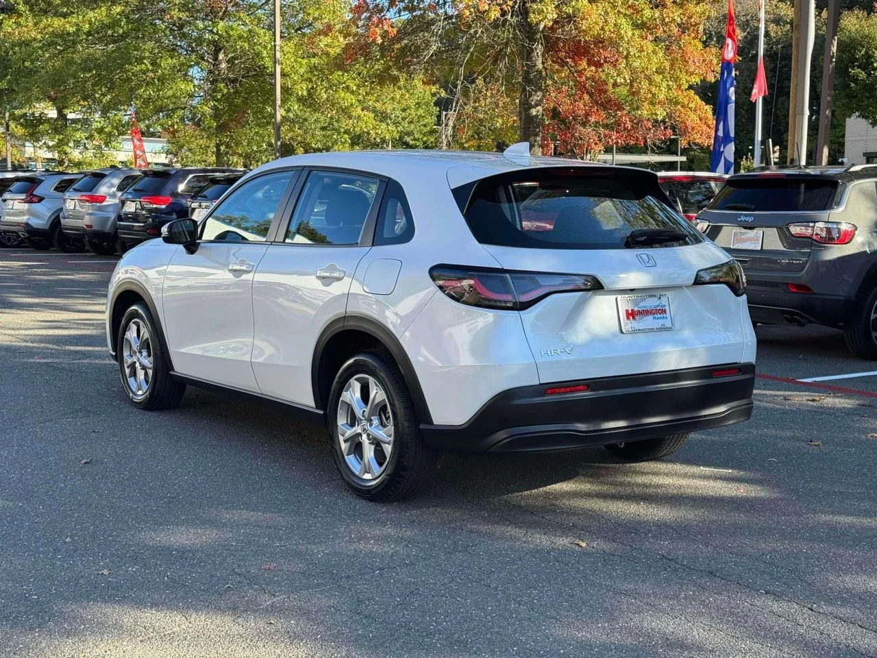 Used 2023 Platinum White Pearl Honda AWD LX image 5