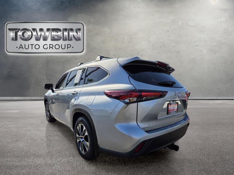 Used 2025 Silver Toyota XLE image 7