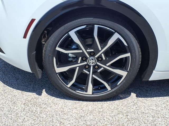New 2026 Wind Chill Pearl <sup>1</sup> Toyota  XSE image 15