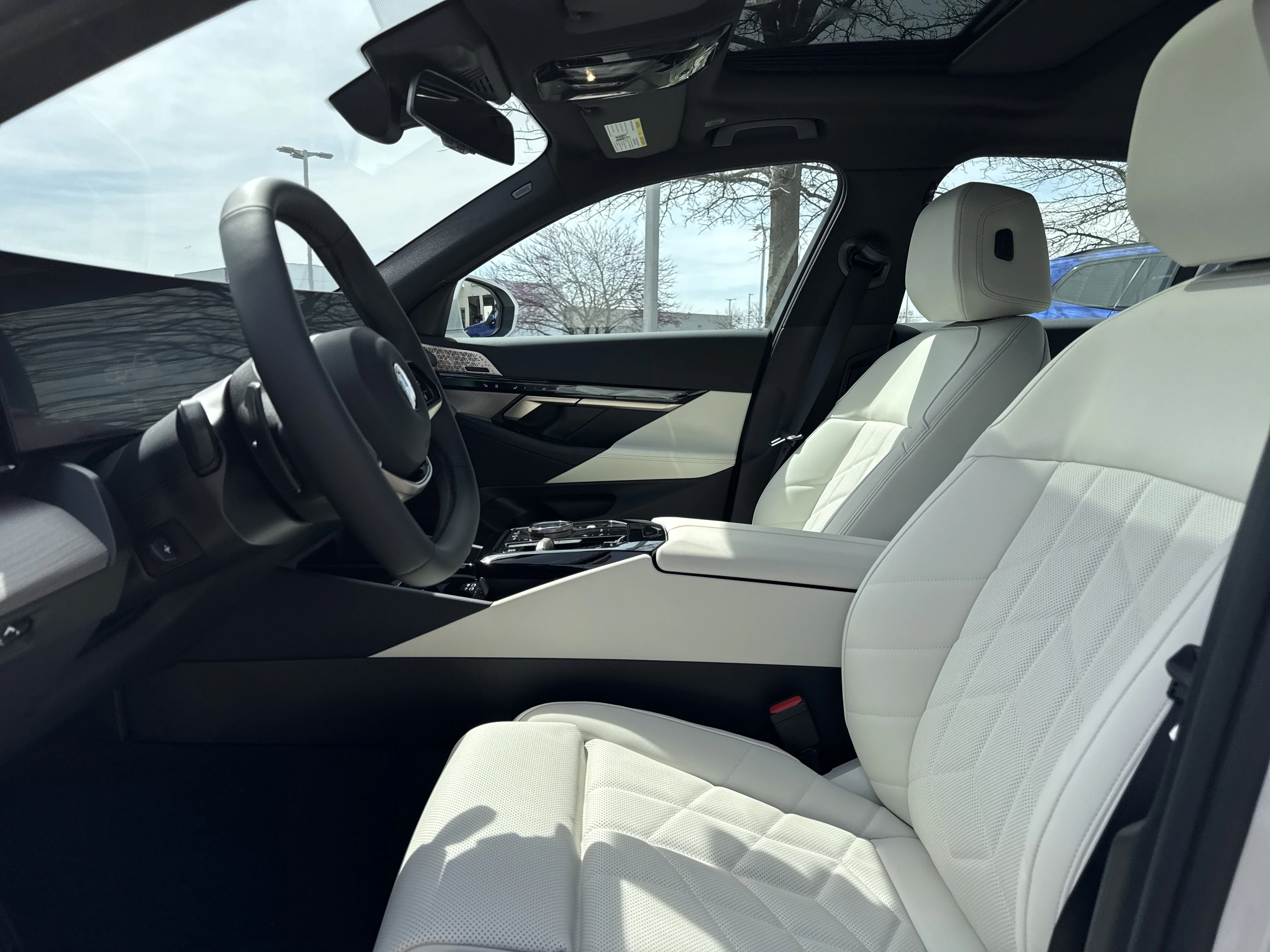 New 2026 MINERAL WHITE BMW 530i xDrive image 10