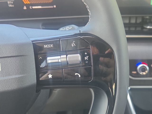 New 2027 Snow White Pearl Kia EX image 17