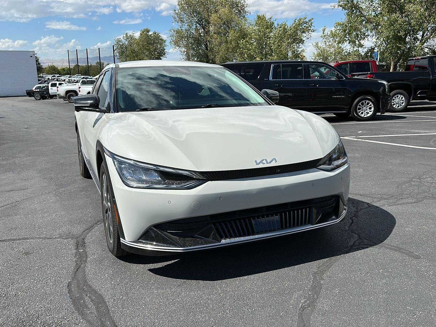 Used 2022 White Kia Wind image 7