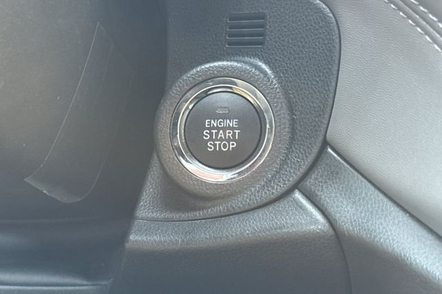 Used 2025 White Subaru Onyx Edition image 27