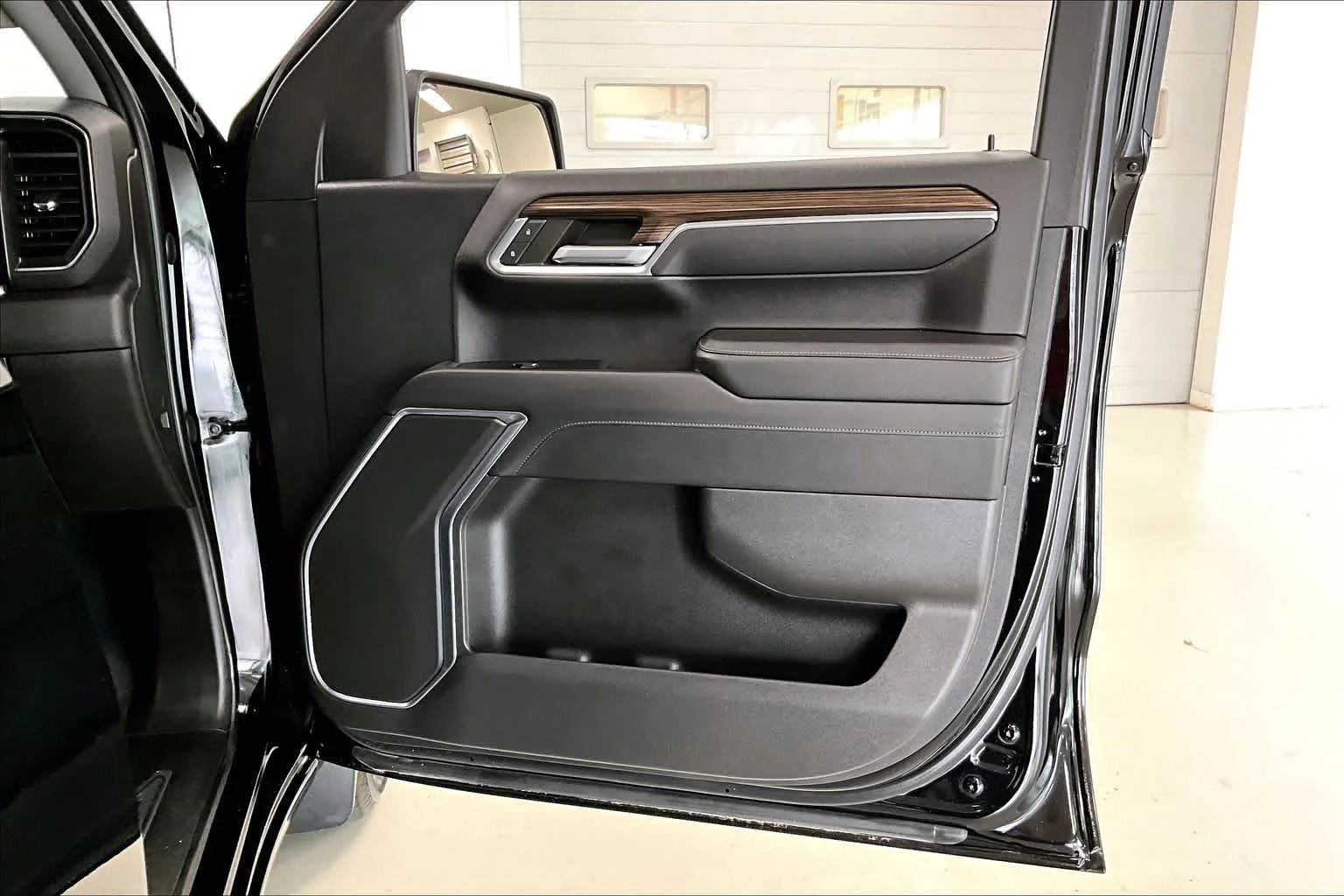Used 2022 Black Chevrolet LT image 24