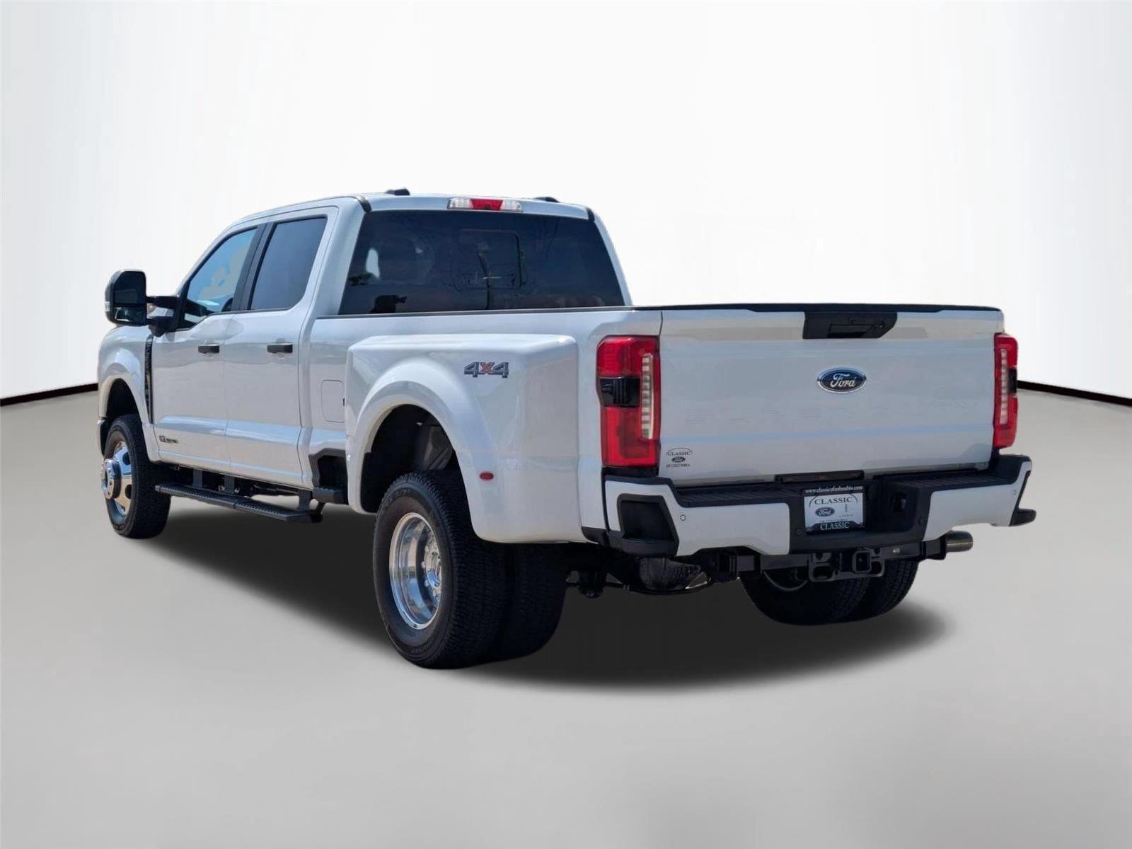 New 2026 Oxford White Ford F-350® XL image 7