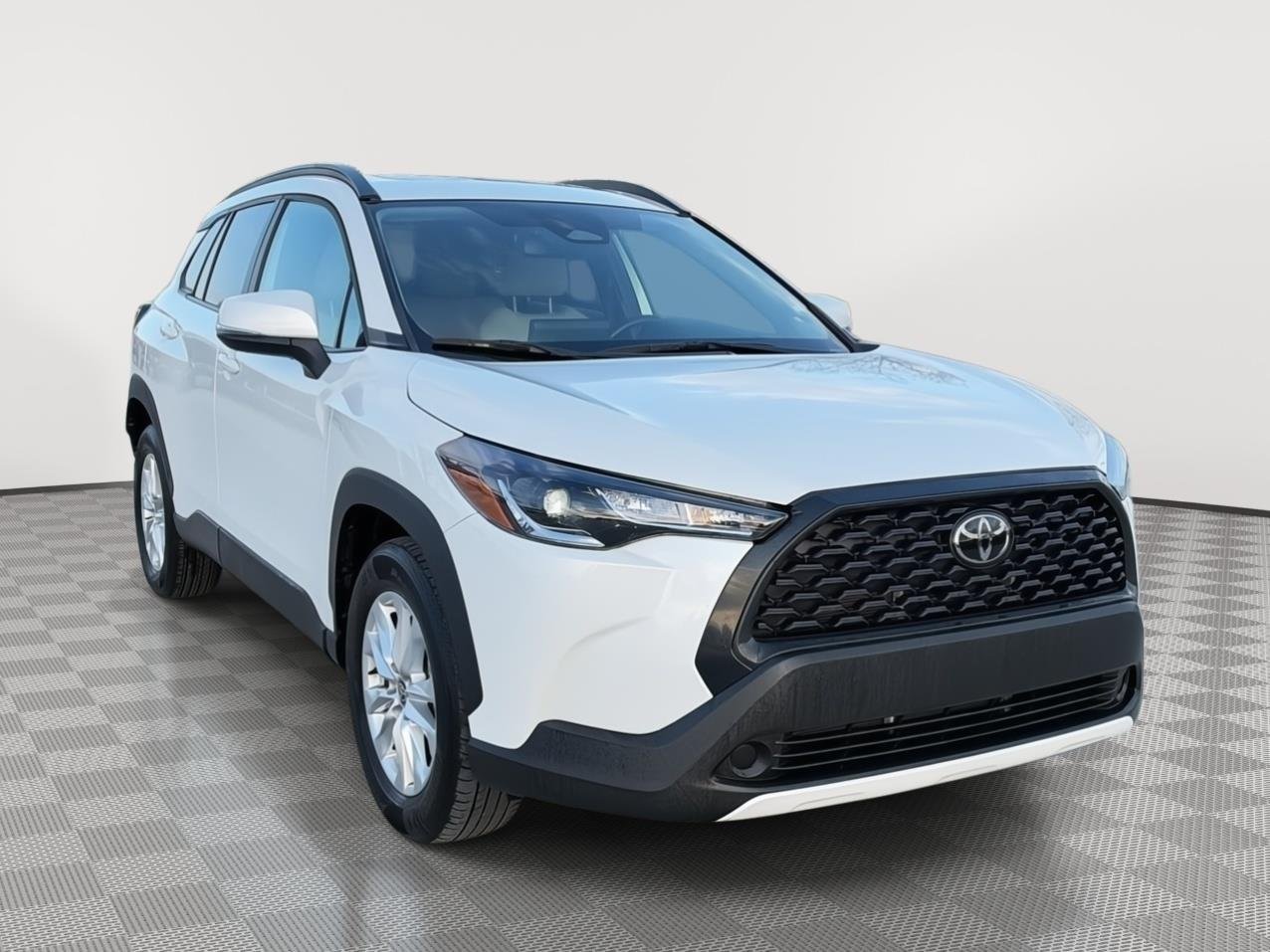 Used 2023 Wind Chill Pearl Toyota LE image 1