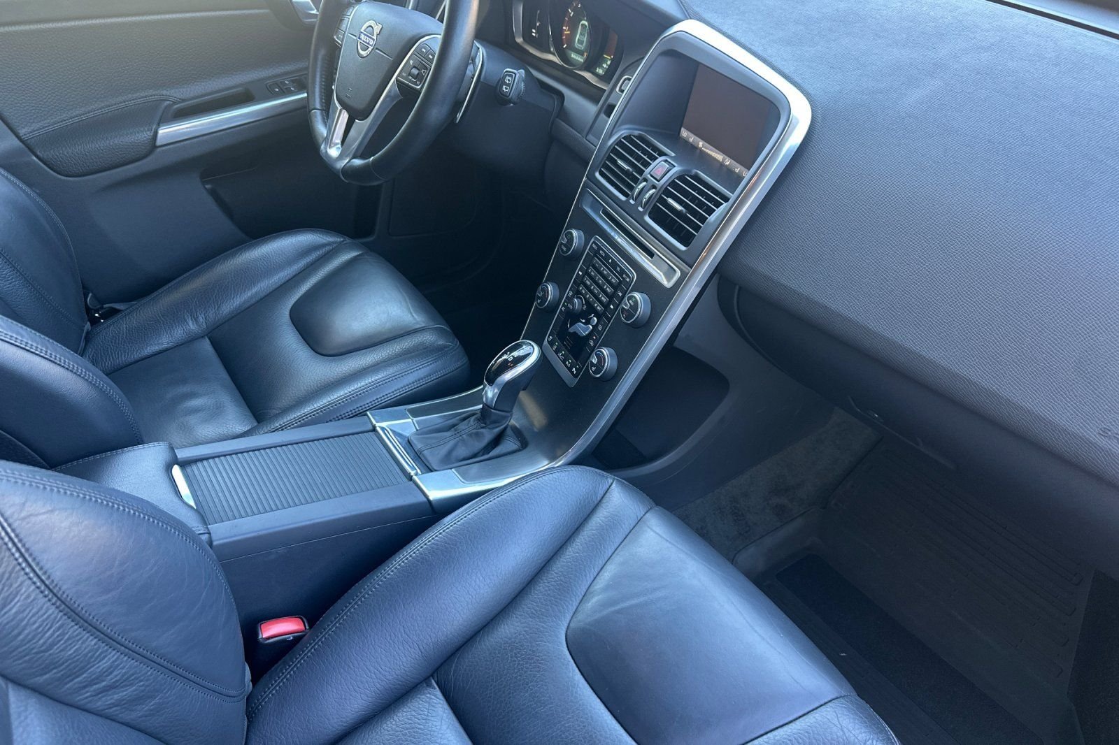 Used 2014  Volvo  image 16