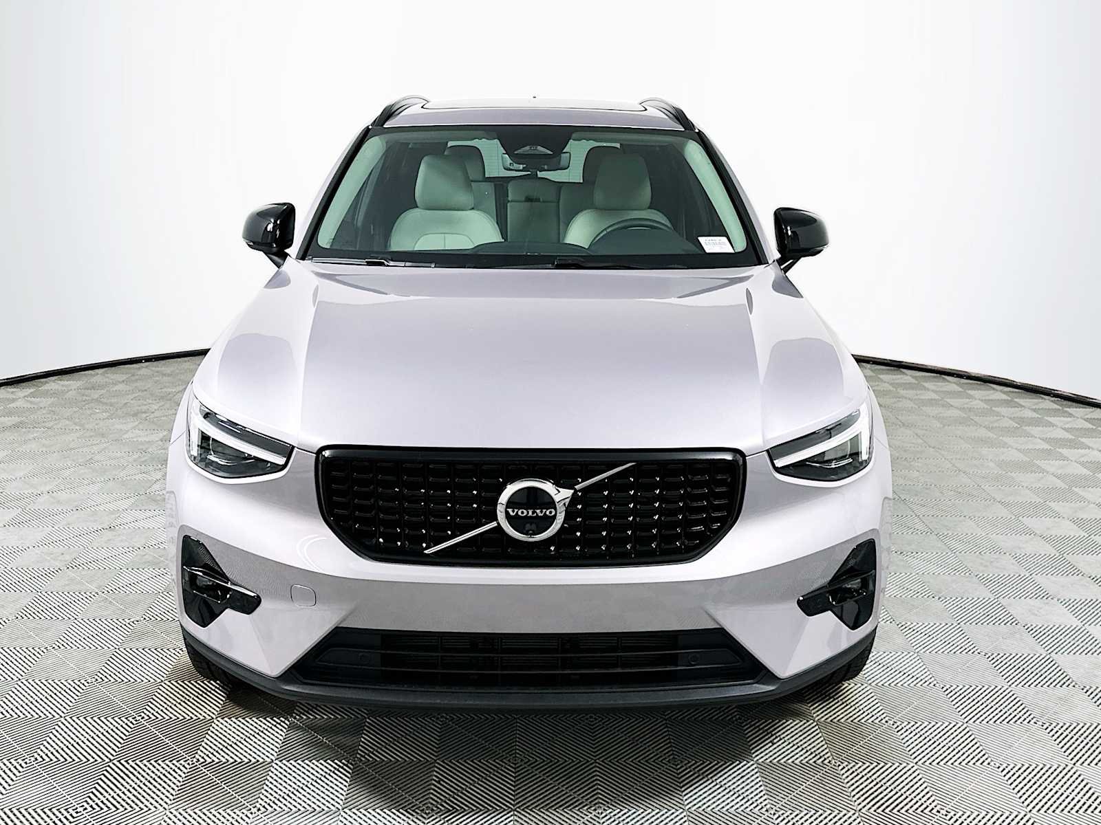 New 2026 Aurora Silver Volvo Ultra image 2