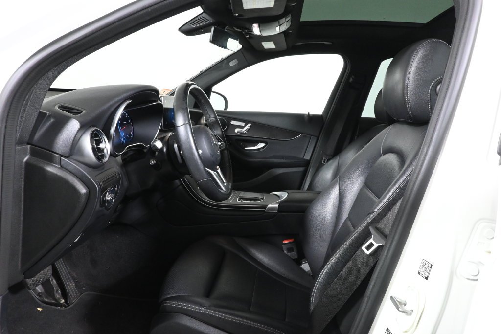 Certified Used 2021  Mercedes-Benz GLC 300 image 3