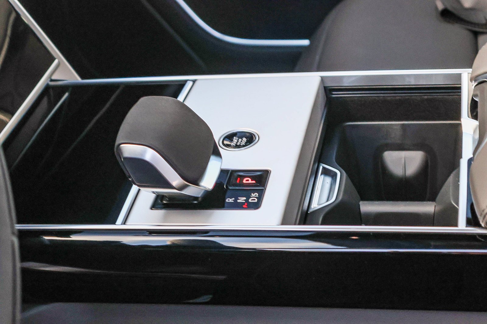 2026 Land Rover Range Rover SE - Photo 29