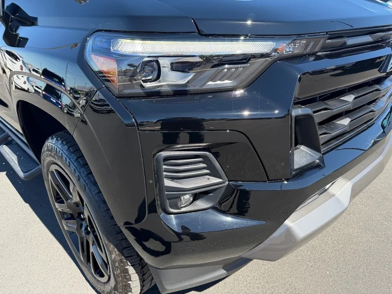 Used 2025 Black Chevrolet Z71 image 27