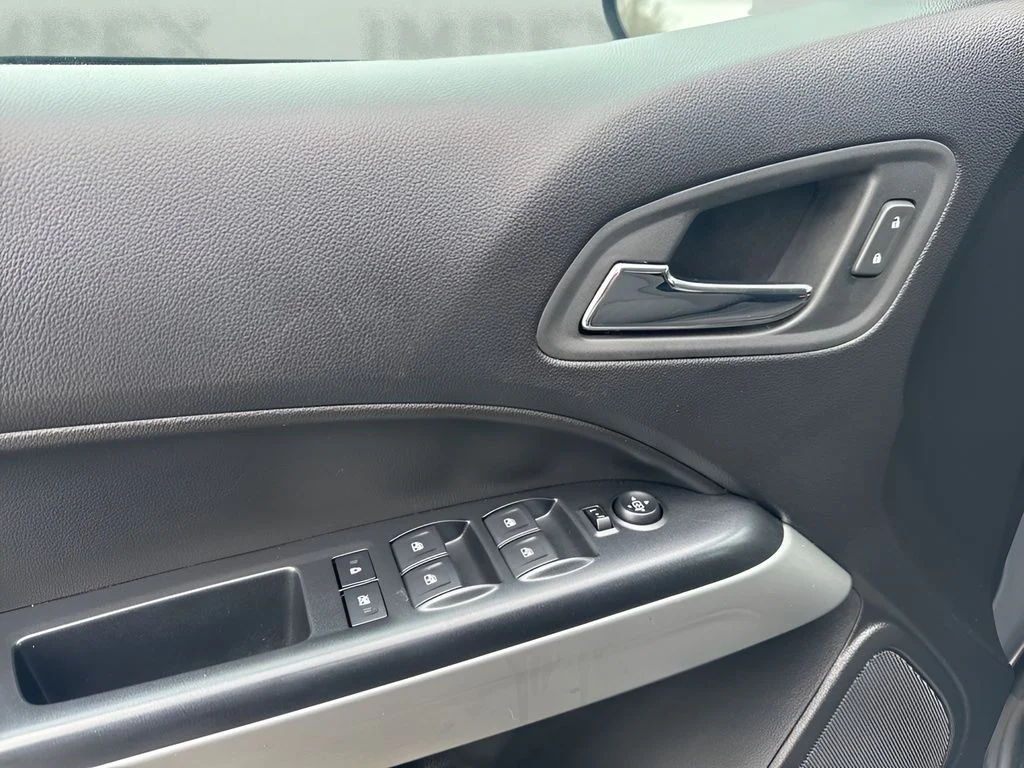 Used 2021 Gray Chevrolet LT image 23
