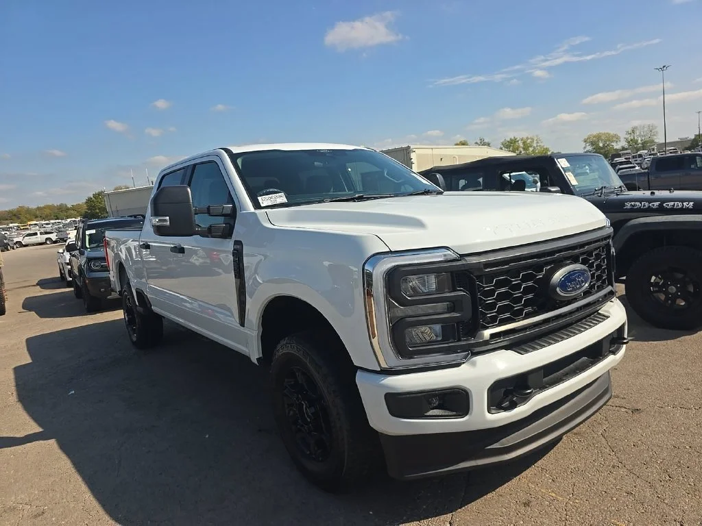 Used 2026 Oxford White Ford XL image 1
