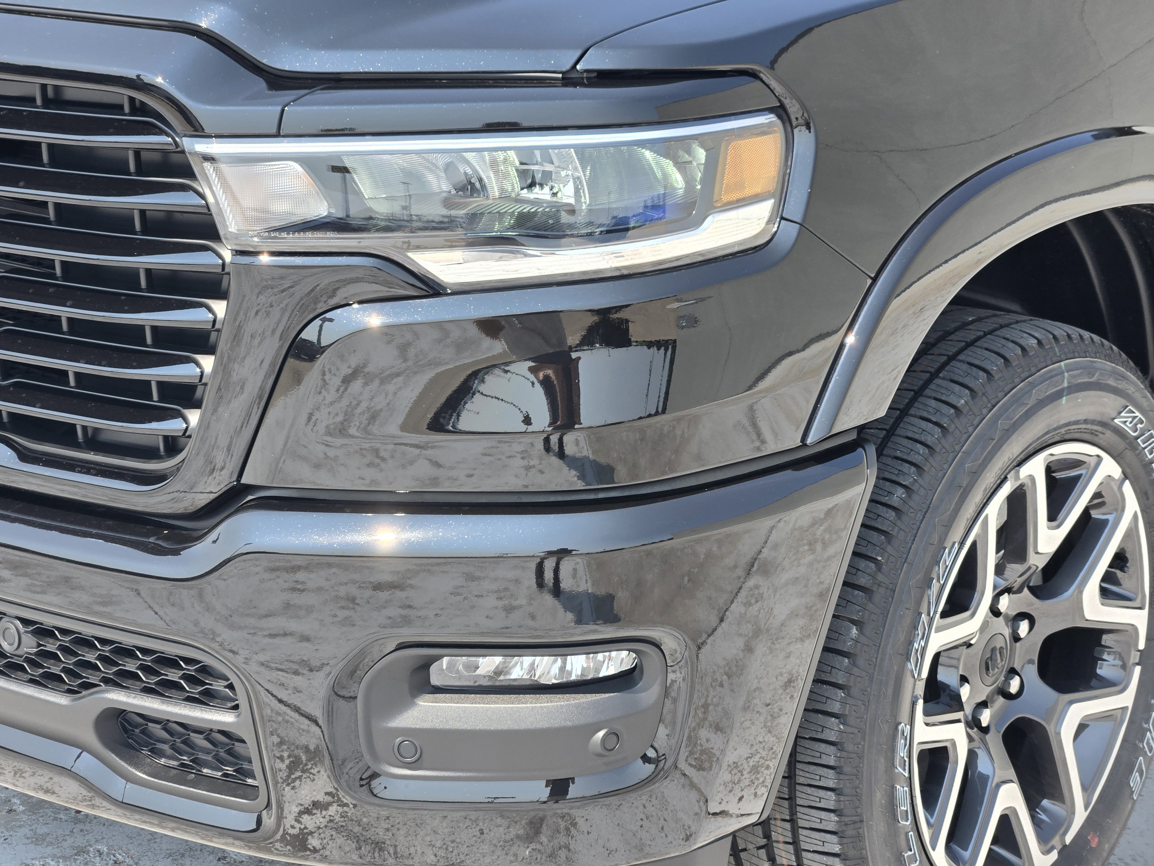 New 2026 Diamond Black Crystal Pearl-Coat Exterior Paint RAM Laramie image 6
