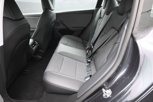 Used 2025  Tesla Standard image 3
