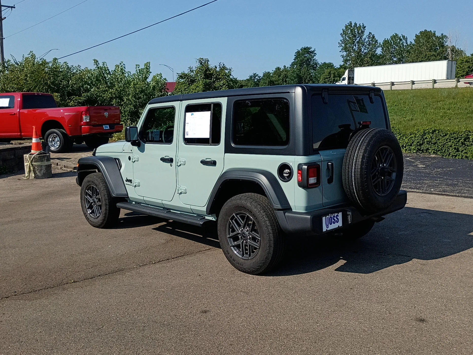 Used 2024 Earl Clear Coat Jeep Sport S image 5
