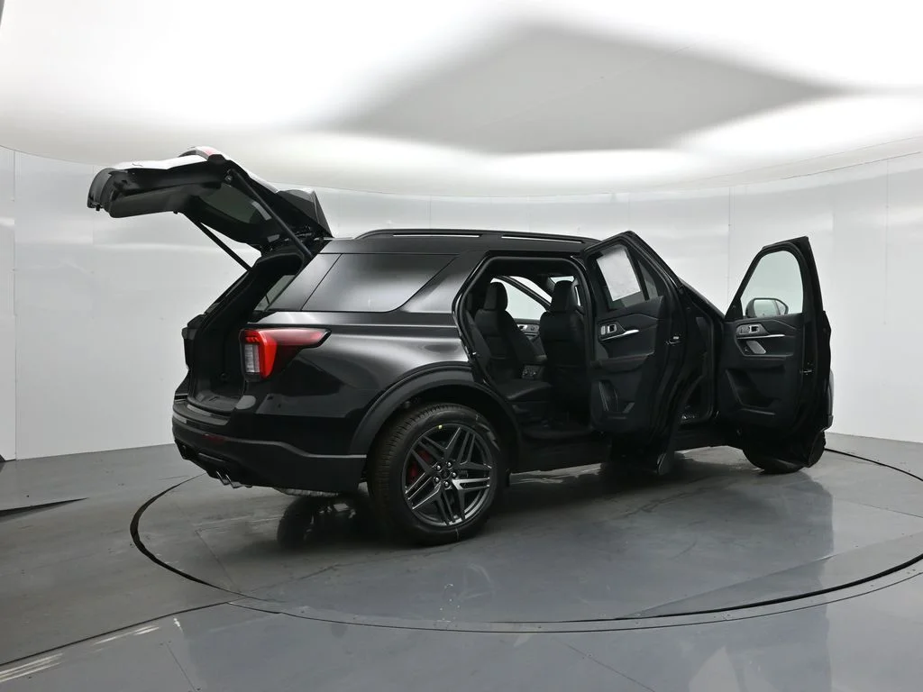 New 2026 Agate Black Metallic Ford ST image 5