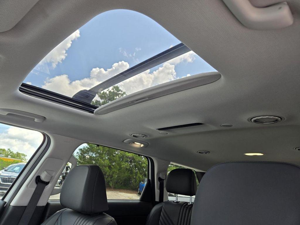 New 2026 White Hyundai SEL Premium FWD image 17