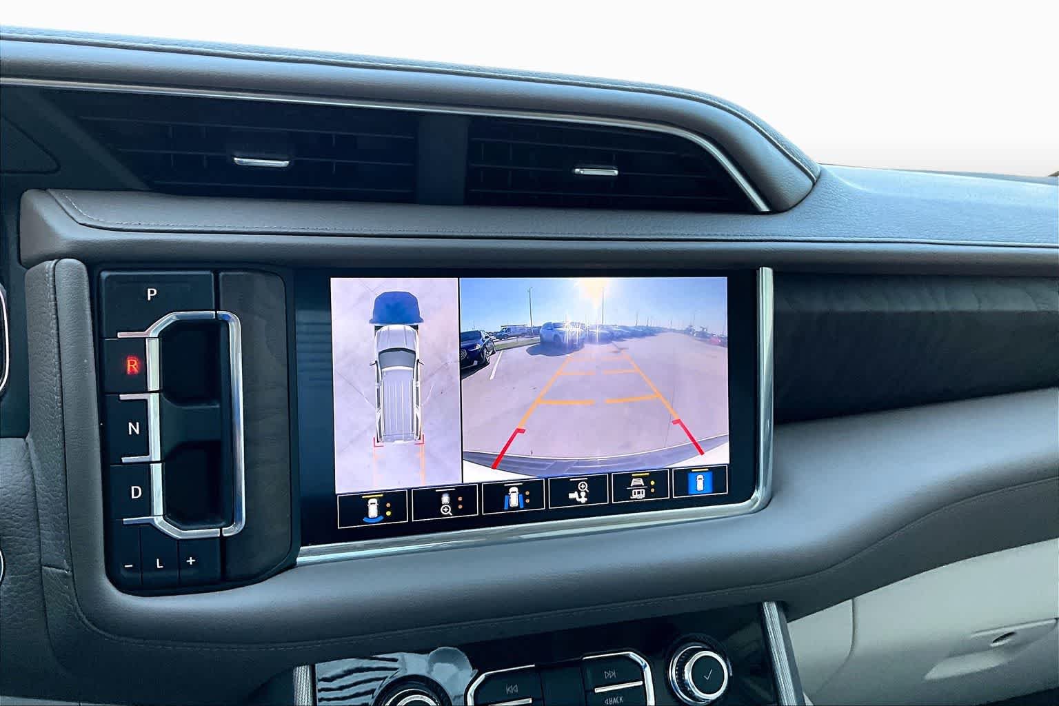 Used 2021 White Frost Tricoat GMC Denali image 24