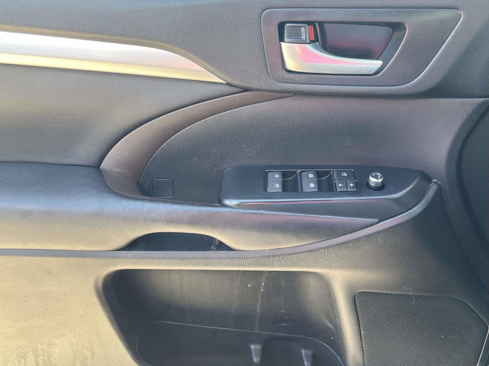 Used 2017 Predawn Gray Mica Toyota XLE image 35