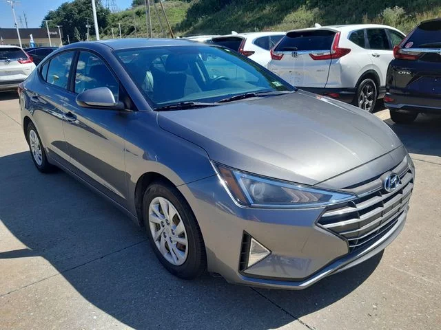 Used 2019 Gray Hyundai SE image 3