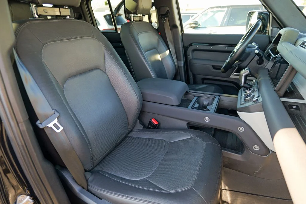 Used 2023 Santorini Black Metallic Land Rover X-Dynamic SE image 39