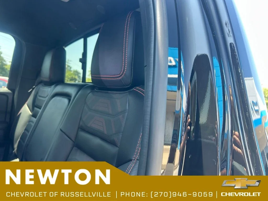 Used 2025 Black Nissan PRO-X image 33