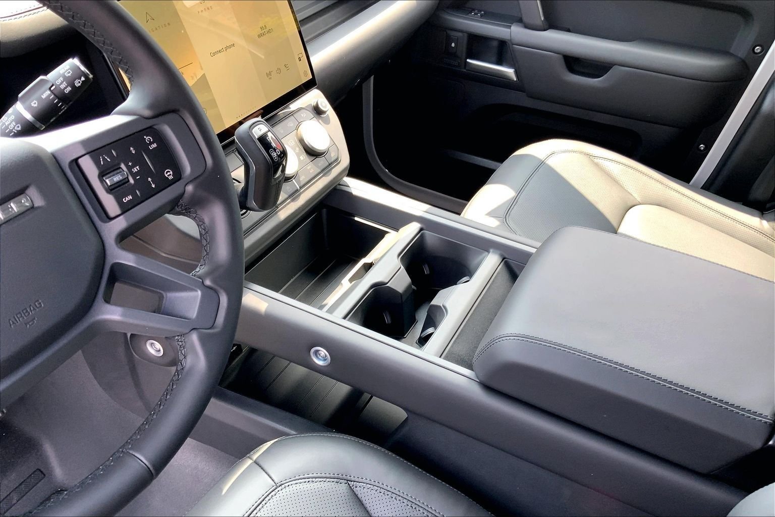 New 2026 Fuji White Land Rover X-Dynamic SE image 7