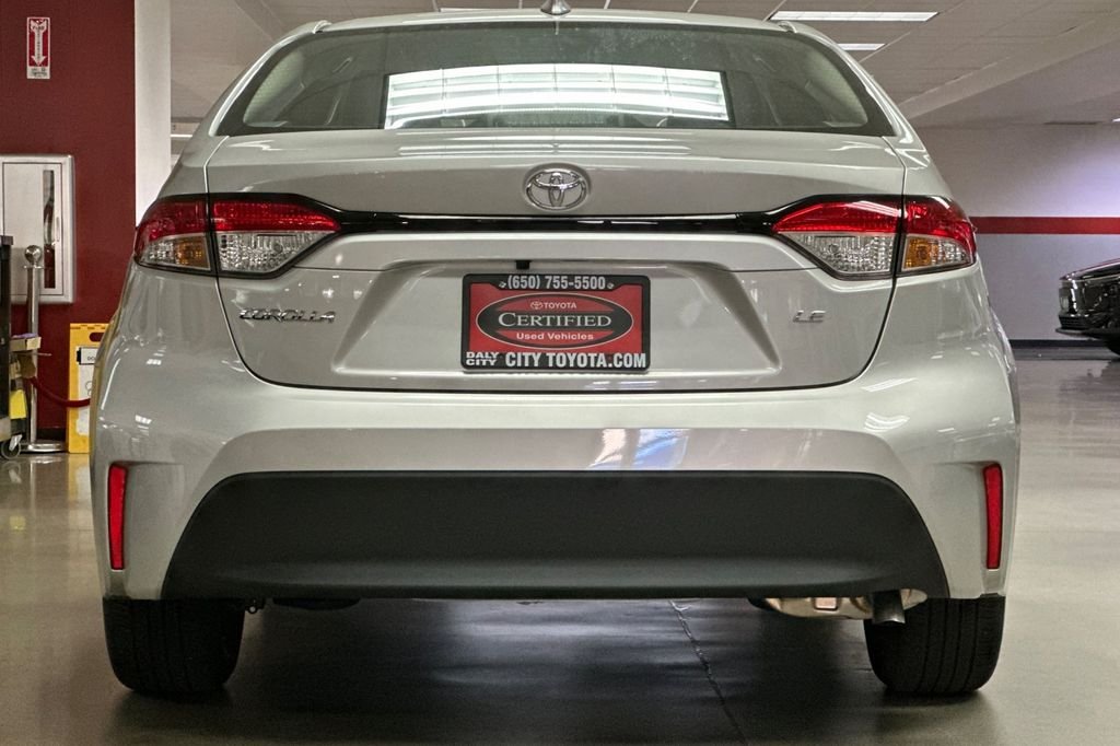 2025 Toyota Corolla LE photo 3