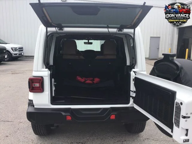 Used 2022 White Jeep Unlimited Sahara image 25
